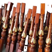 Les fabricants chinois personnalisent les colonnes de support de main courante d'escalier de différentes tailles de matériaux et de motifs de gravure