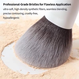 Juego de Brochas de Maquillaje YRX de Alta Calidad Hechas a Mano con Pelo Sintético, 12 Piezas, Color Rosa, con Nombre Personalizado - Product Image 5