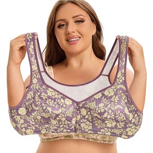 Nuevo y Hermoso Conjunto de Yoga para Mujer: Sujetador Deportivo de Espalda Alta, Shorts Deportivos Transpirables con Cuello en V Sin Costuras, Traje de Fitness Tallas Grandes - Product Image 4