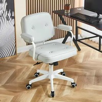 Chaise de bureau ergonomique moderne en cuir réglable avec dossier et accoudoirs, confortable pour les longues sessions de travail à domicile