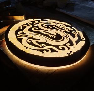 Panneau d'affichage LED personnalisé pour intérieur avec logo en acrylique et source lumineuse à tube LED rétroéclairé en matière plastique pour murs - Product Image 5