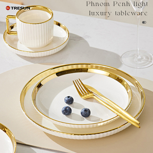 Service de table en porcelaine blanche, assiettes, bols à soupe, assiettes de présentation, vaisselle en céramique de luxe avec bord doré - Product Image 5