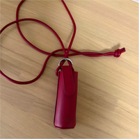 Étui à rouge à lèvres en cuir PU à suspendre au cou, pochette à lèvres portable, porte-gloss avec cordon pour femme, accessoire de maquillage pour le quotidien et les voyages