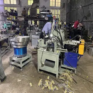 Machines à brosser torsadé acier industriel entièrement automatiques Machines à brosser les couteaux en fil d'acier
