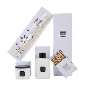 Coffret cadeau d'aromathérapie sans flamme avec logo personnalisé en usine, style moderne, flacons en verre, parfum floral, bougie à la cire de soja à base de plantes - Product Image 5