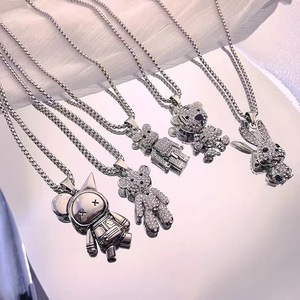 Ins Niche Hip Hop oso conejo astronauta <span class=keywords><strong>Robot</strong></span> <span class=keywords><strong>Perfume</strong></span> monopatín colgante impermeable Acero inoxidable hombres y mujeres collares - Product Image 1
