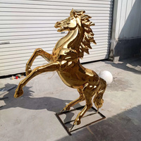 Sculpture d'animaux de jardin Statues de chevaux en résine dorée grandeur nature en fibre de verre