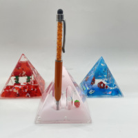 Porte-stylo en acrylique pyramidal personnalisé OEM avec figurine flottante, papeterie de bureau, cadeau promotionnel