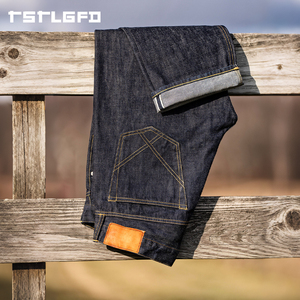 Jeans de hombre de corte recto con dobladillo japonés, lavado, con costura de cadena dorada, parche de cuero y bolsillo geométrico, estilo Heritage - Product Image 1