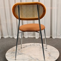 Chaise de salle à manger rembourrée avec dossier en rotin tressé et structure en métal poli pour restaurant, café, bar à domicile, appartement - OEM/ODM