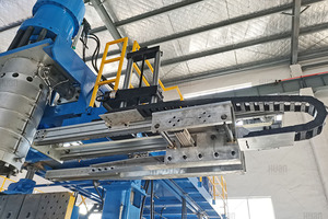 Machine de soufflage par extrusion entièrement automatique pour bidons en plastique HDPE de 20L/25L - Product Image 3