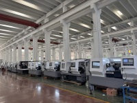 Torno CNC Horizontal de Cama Plana de Alta Resistencia CK6180 con Sistema de Control Mitsubishi, de Alta Seguridad para el Procesamiento de Componentes Aeroespaciales
