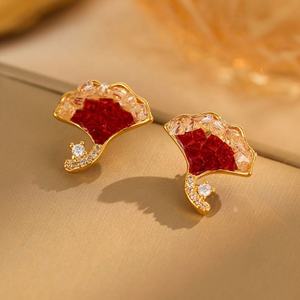 Boucles d'oreilles en cristal en forme de feuille de ginkgo, nouvelle collection automne-hiver, luxe léger, polyvalentes, rouge et blanc, accessoires de mode haut de gamme, cadeau tendance - Product Image 1