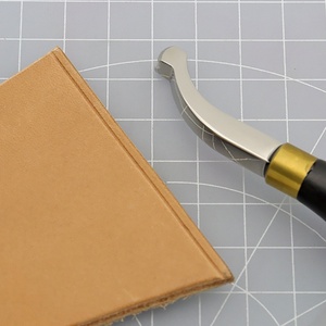 Trimmer <span class=keywords><strong>per</strong></span> Bordi in Pelle, Curvo, Pressato, Stirato e Marcato, Manico in Ebano, Lucidato, Strumento <span class=keywords><strong>per</strong></span> Arte del Cuoio Fai-da-Te - Product Image 1
