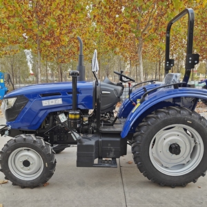 Tractor Agrícola Chino 4x4 con Cargador Frontal y Accesorios en Venta - Product Image 2