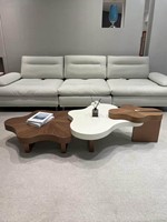 Table basse en bois massif style nuage crème à plateau irrégulier en dalle de roche, design haut de gamme pour salon, usage domestique