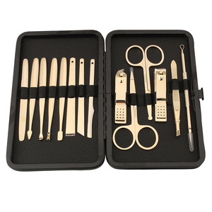 Set Manicure e Pedicure di Lusso Color Oro 14 Pezzi per Uomo e Donna Regalo di Nozze - Product Image 1