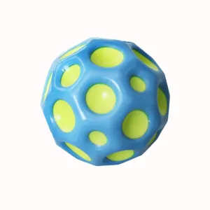 Bola de espuma PU de venda quente 7 cm bola de espaço lua saltitante multi-buraco coral alívio do estresse bola brinquedo de apertar