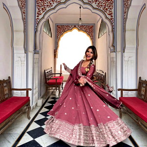 VISHNU K DESIGNS Lehenga Choli de Seda Color Granate para Mujer, Bordado, Largo hasta el Suelo, Estilo Vintage, Secado Rápido, Vestido de Boda Tradicional, Corte Regular - Product Image 1