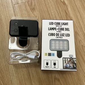 Luce di Riempimento Portatile con Clip, Mini Accessorio da Studio Tascabile per Streaming <span class=keywords><strong>Live</strong></span> su Mobile, Video e Foto, Materiale ABS Compatibile - Product Image 6