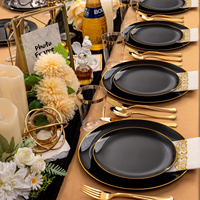 Lot de 175 pièces de vaisselle jetable de luxe élégante en plastique doré avec ustensiles pour 25 invités, idéal pour la décoration de mariages et de fêtes.