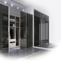 Armoire sur mesure avec portes coulissantes pour chambre à coucher