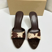 Nuova Collezione Autunnale: Mules Slip-On di Nicchia Monocolore con Cinturino Posteriore, Punta Aperta, Color Cuoio Scuro, Punta Affusolata, Tacco a Spillo Alto