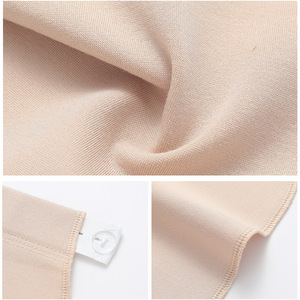 Pantalones de maternidad con cintura extendida, cintura ajustable, bolsillos de tela y cuatro botones ajustables intercambiables. - Product Image 5
