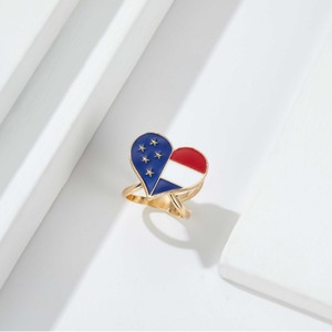 Anillo de Esmalte con Forma de Corazón y Bandera Americana, Incrustaciones Doradas, Accesorio de Moda Unisex para Fiestas - Product Image 3