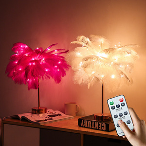Lámpara de mesa con plumas, luz LED roja, luz nocturna decorativa para dormitorio, escritorio, regalo de boda - Product Image 3