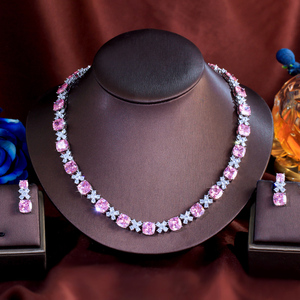 Precioso Juego de Joyas de Circonita Cúbica Rosa Cuadrada para Mujer, Collar y Aretes con Diseño de Flor, para Compromiso, Boda, Graduación, Novia - Product Image 1