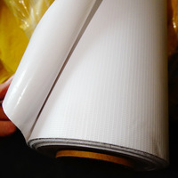 Rouleau de bannière PVC brillant résistant à l'eau, imprimable à l'encre latex sans solvant, écologique, sans colle, pour la signalisation extérieure d'entreprise