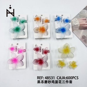 Ensemble de 3 pinces à cheveux en forme de frangipanier givrées effet gelée - Product Image 2