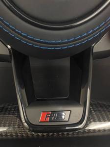 Volante de Fibra de Carbono con Franja Personalizada y Logotipo RS para <span class=keywords><strong>Audi</strong></span> A3/A4/<span class=keywords><strong>A5</strong></span>/A6/A7/S3/S4/S5/RS3/RS4/RS5/RS6/R8/Q5/Q7/A8, Material Personalizado - Product Image 3
