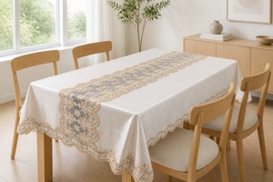 Lussuosa Tovaglia Francese Romantica in Velluto e Flanella, Personalizzata, con Patchwork Scenico e Bordo in Pizzo Floreale Traforato per Matrimoni e Feste - Product Image 3