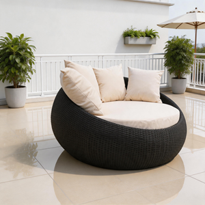 Lit de repos rond en rotin de luxe architectural : Chaise longue à baldaquin ventilée de qualité commerciale pour bord de piscine et hôtel - Conception professionnelle - Product Image 1