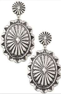 Boucles d'oreilles ovales rétro style occidental celtique, pendantes géométriques en métal inspirées du Bolo, bijoux tribaux vintage du sud-ouest - Product Image 2