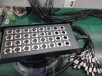 Câble multipaire 32 canaux 50 mètres, boîtier audio XLR, panneau métallique robuste, connecteurs numérotés, cuivre sans oxygène en PVC