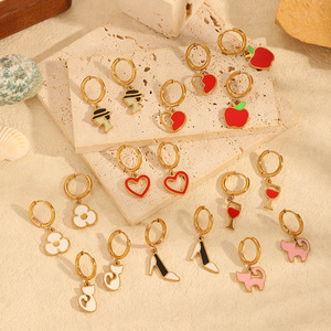 ต่างหูรูปหัวใจ ชุบทอง 18K เหล็กไทเทเนียม สำหรับผู้หญิง เครื่องประดับงานปาร์ตี้ เครื่องประดับแฟชั่น ดีไซน์ไม่สมมาตร - Product Image 1