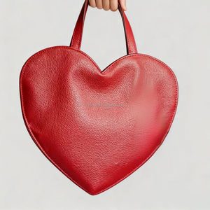 Sac fourre-tout en cuir personnalisé en forme de cœur avec longue bandoulière, sac fourre-tout pour femme, sac fourre-tout en cuir de grande taille en forme de cœur avec impression de logo - Product Image 5