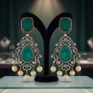 Boucles d'oreilles pendantes en zircon vert victorien en forme de goutte d'eau avec pierres taillées en poire, en alliage de zinc - Product Image 3
