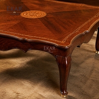 Table basse Etoile Meridien Starburst |   Table de style provincial français de luxe à bords festonnés avec médaillon ovale