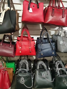 Anan NUEVO Lote de Bolsos Usados VIP de Alta Calidad Seleccionados: Bolsos de Hombro y Bolsos Tote de Marca - Product Image 6