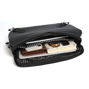 Sac bandoulière tendance pour homme, léger, avec fermeture éclair, sac de poitrine, sac messager à la mode pour usage quotidien - Product Image 5