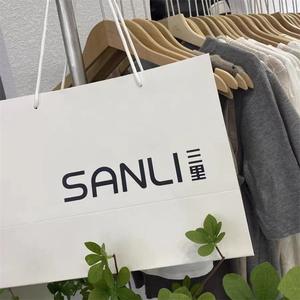 Bolsa de Papel Personalizada con Logotipo y Color, Precio de Fábrica en China, para Ropa - Product Image 3