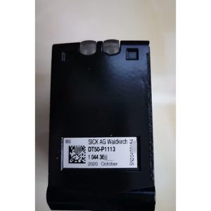 Sensor de distancia láser industrial Sick DT50 de 658nm con montaje de brida, fabricado en Alemania - Product Image 3
