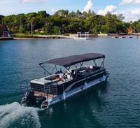 Nouveau style de bateau ponton de luxe en aluminium 19 pieds/5,8 m, clôture multicolore, coussins confortables, mini bar, moteur hors-bord pour fêtes