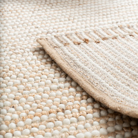 Tapis de chanvre durable tissé à la main fabriqué à partir de fibres de laine naturelles durables pour les intérieurs de maison modernes rustiques bohèmes et minimalistes