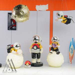 Escultura de Astronauta de Fibra de Vidrio Personalizada para Exhibición en Vestíbulo de Sala de Exposiciones, Instalación de Punto de Fotografía para Eventos Pop-Up - Product Image 2