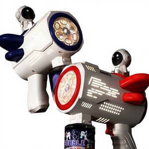 Pistolet à bulles Gatling en plastique pour bébés et enfants, modèle Astronaute à six trous, inspiré des célébrités d'Internet TikTok, pour les 0-24 mois, idéal pour la <span class=keywords><strong>nuit</strong></span> - Product Image 1